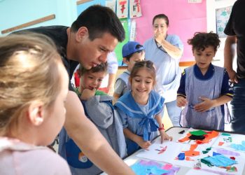 cardozo visitó el jardín de infantes nº 905 de lucila del mar 2