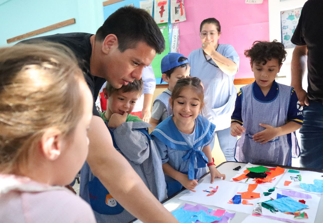cardozo visitó el jardín de infantes nº 905 de lucila del mar 2