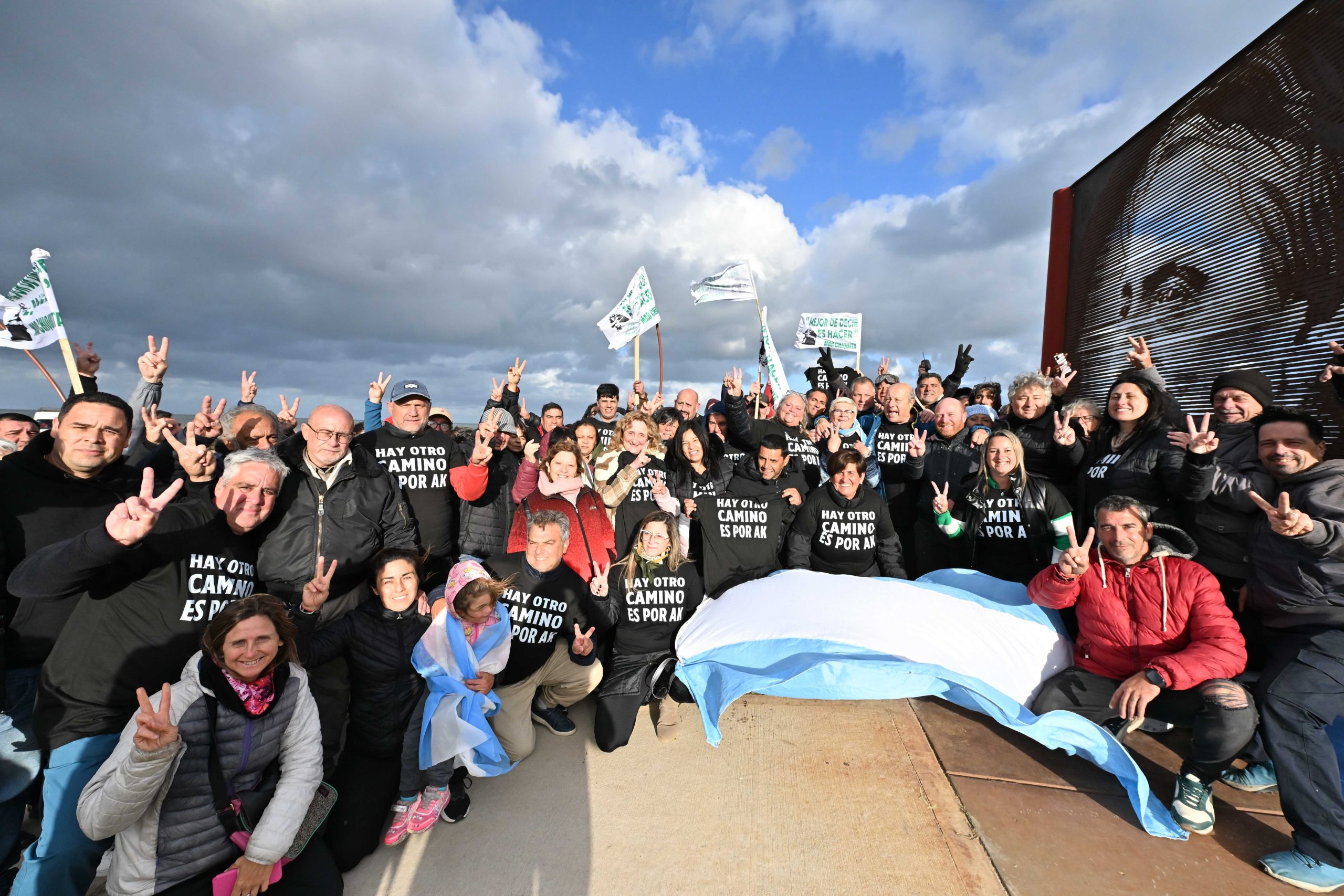 emotivo homenaje a néstor kirchner en mar chiquita
