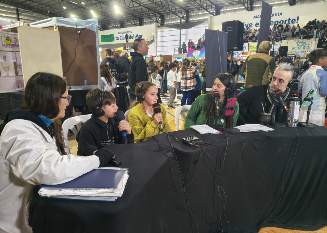 stream radio la voz de mar chiquita en la feria